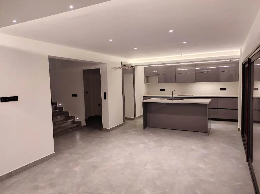 Fitted kitchen